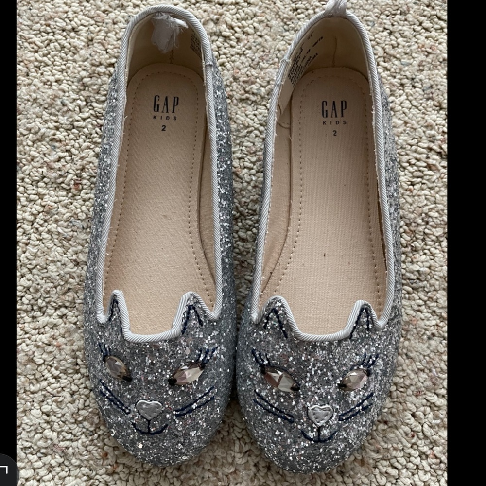 🎈SOLD Gap Silver sparkly girls slip ons (cat)